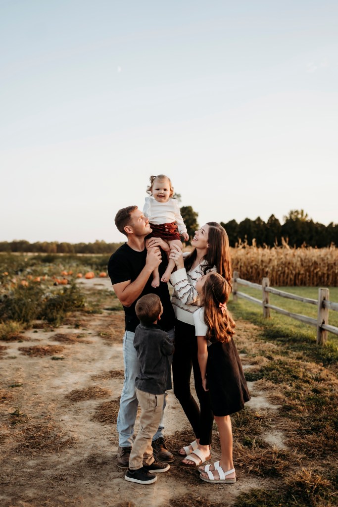 pumpkin patch photos | fall family photos | small family photos | lafayette pumpkin patch | Ashley Read Photography